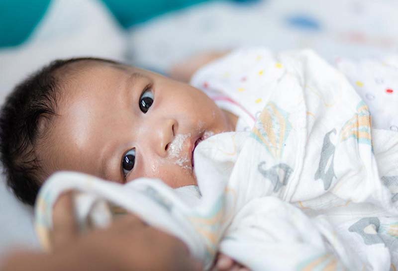 Trẻ bị ốm có nên bú mẹ không? – Những điều bạn cần biết!