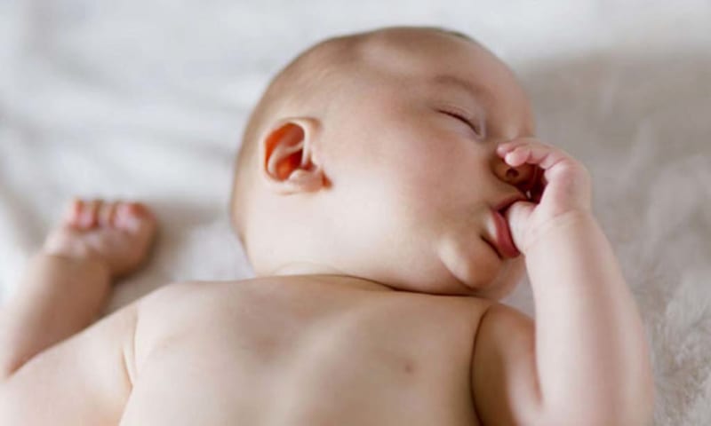 Có phải mọi trẻ sơ sinh đều sinh ra với phản xạ mút bú?