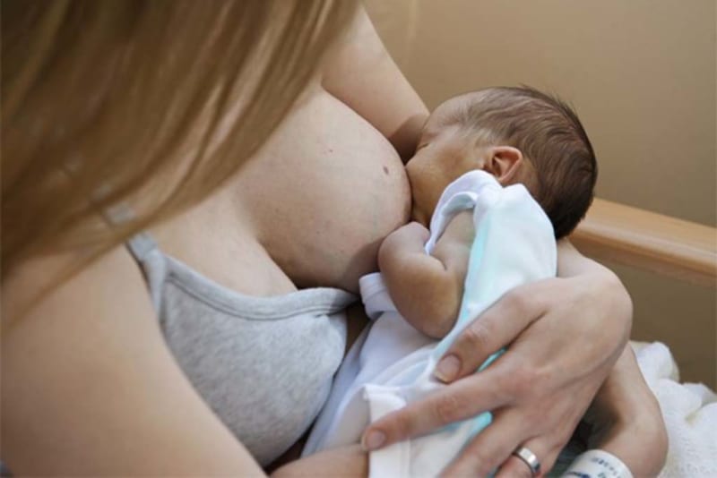 12 Mẹo cho con bú thành công cho các bà mẹ mới sinh