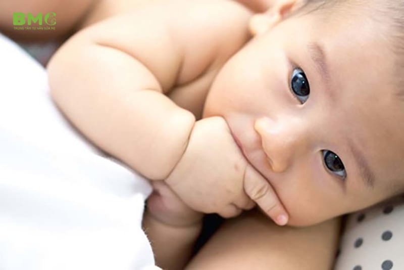 10 Dấu hiệu trẻ sơ sinh đã bú đủ sữa mẹ và đủ no