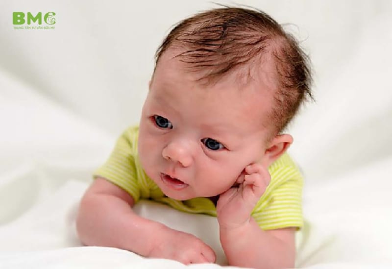 Rụng tóc ở trẻ sơ sinh: Điều gì bình thường và điều gì không